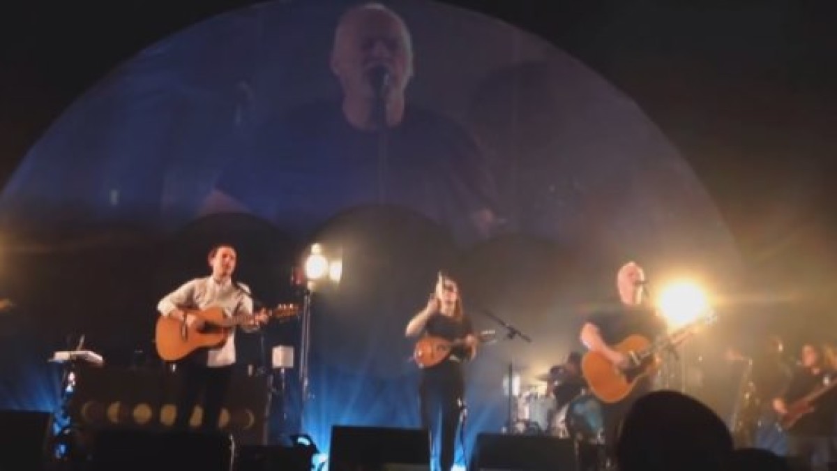 David Gilmour Performs Wish You Were Here In London