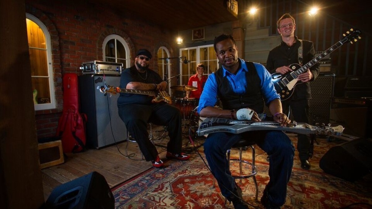 Exclusive Premiere | The Word At Guitar Center - Glory Glory
