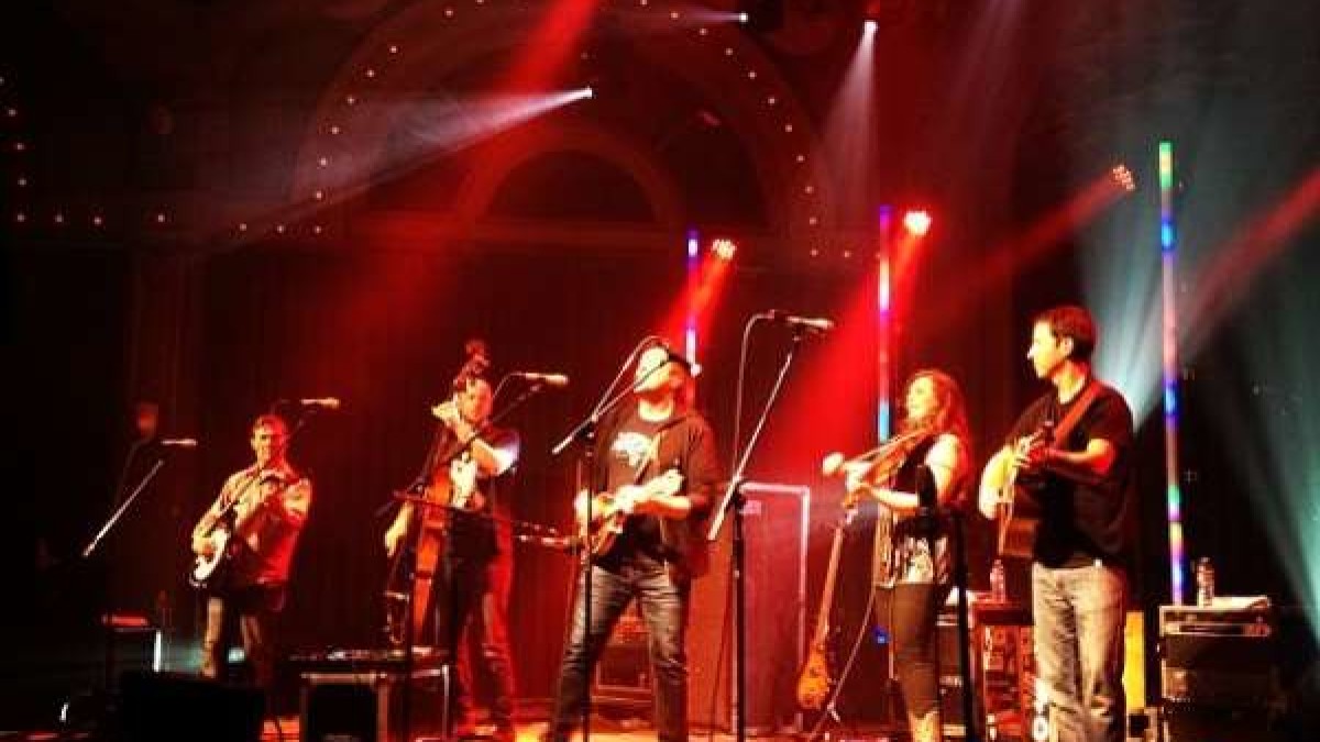 Yonder Mountain Covers Game Of Thrones & Jams With Fiddlers
