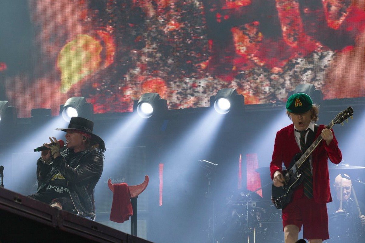 ACDC Axl Rose Crop Lisbon 1
