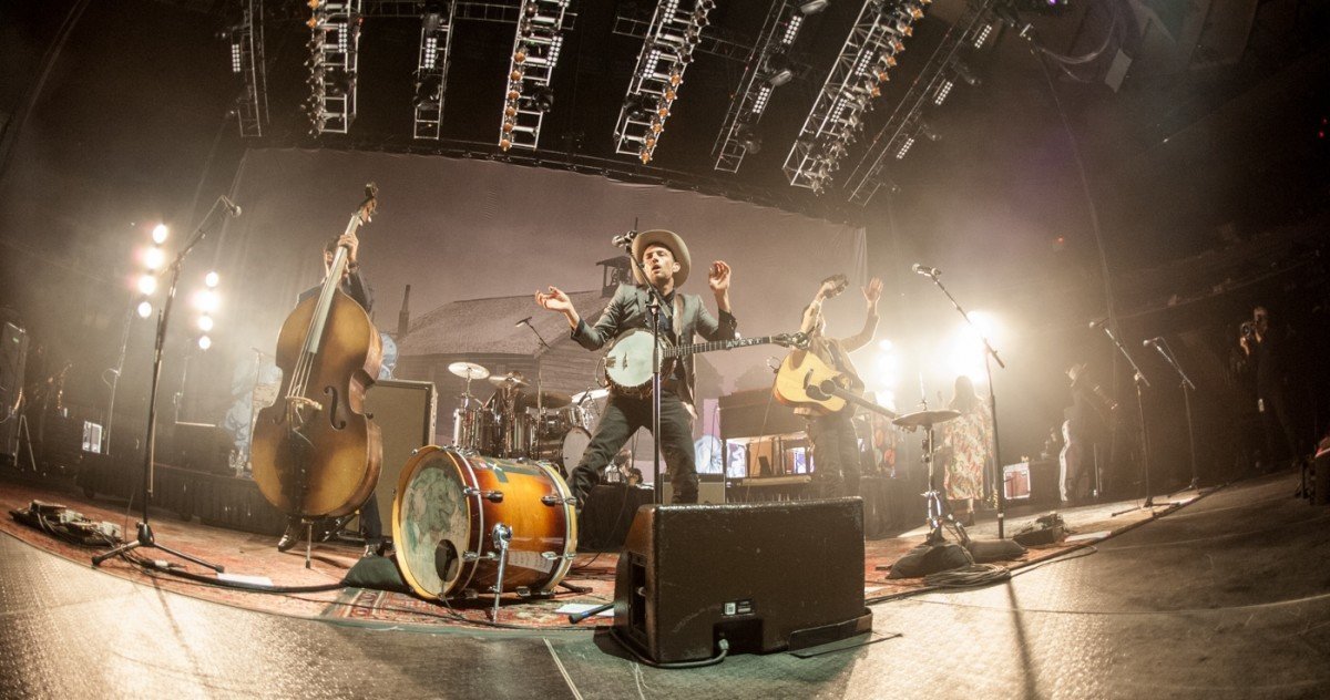 Avett Brothers MSG Blackstein Crop 10