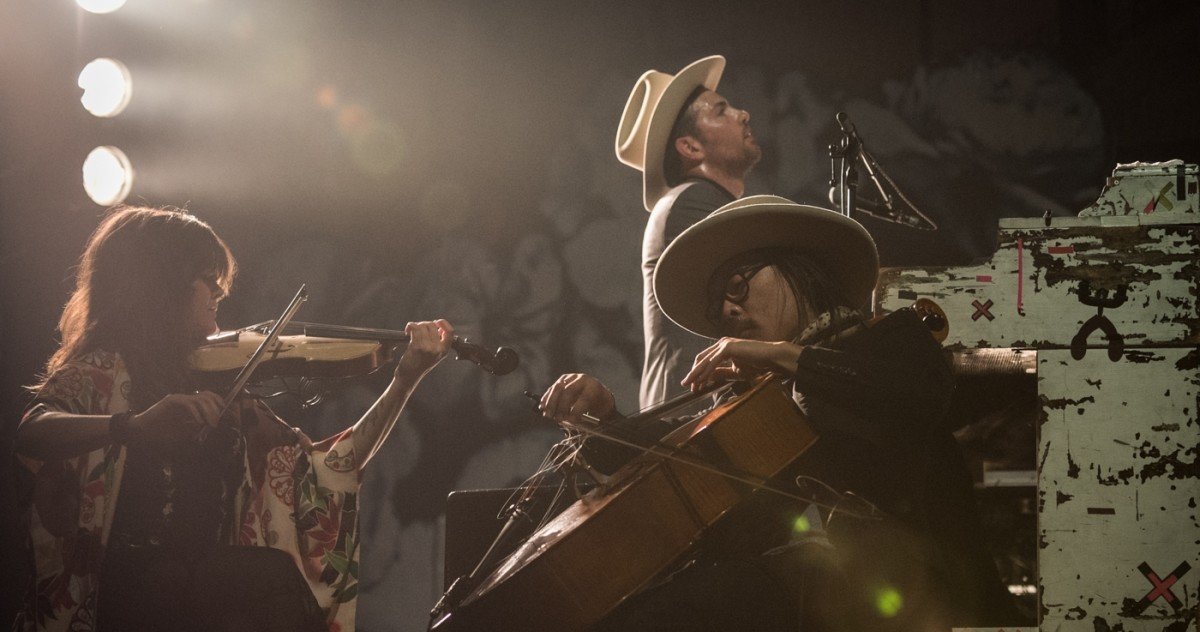 Avett Brothers MSG Blackstein Crop 7