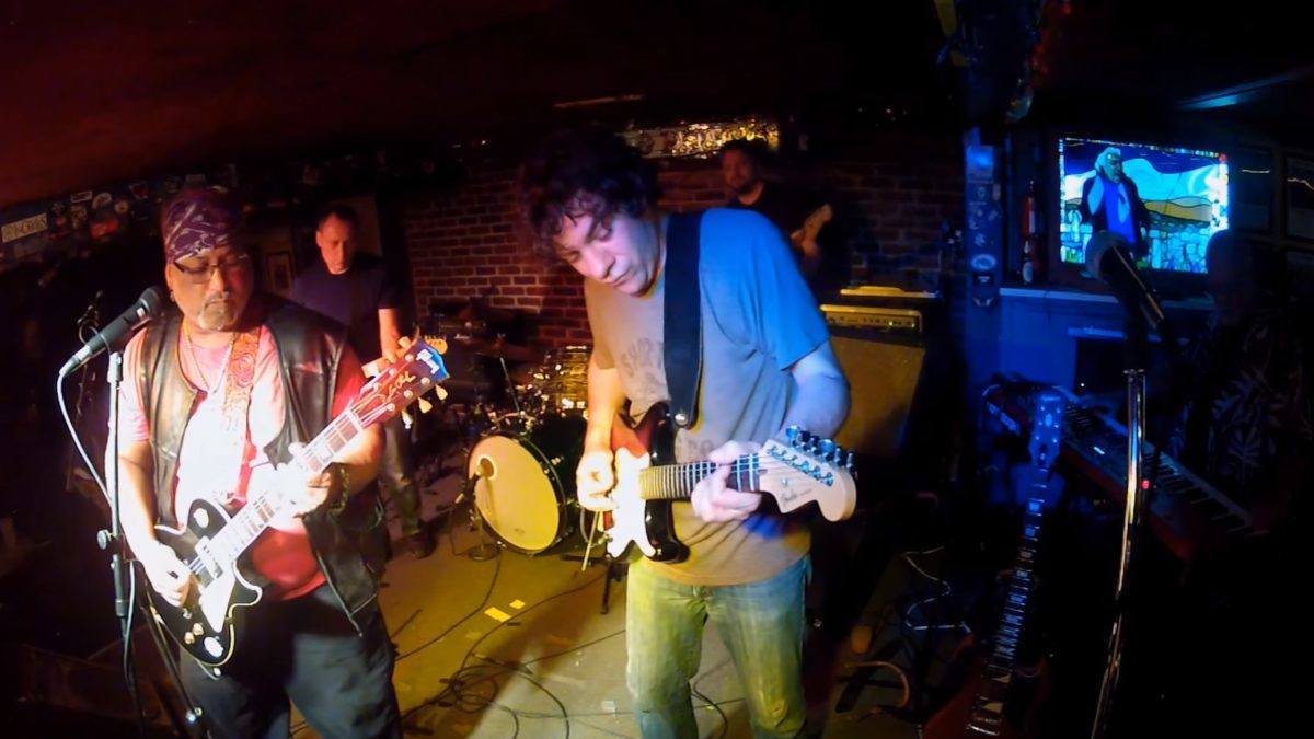 Official Video: Dean Ween & Michael Hampton Play ‘Maggot Brain’