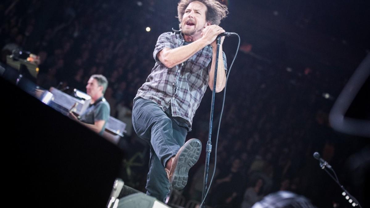 Review, Photos & Videos: Pearl Jam Takes It To Madison Square Garden
