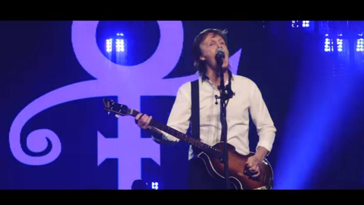 Paul McCartney Covers Prince In Minneapolis