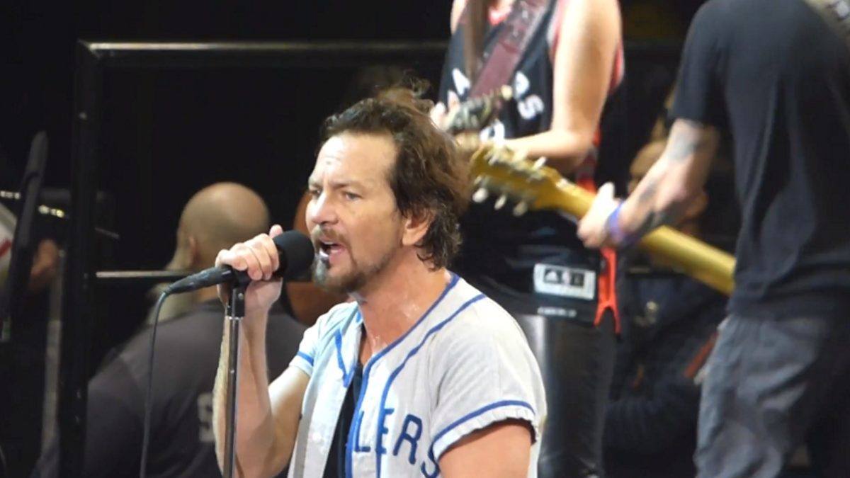 Pearl Jam Plays 'Binaural' & Jams With Prince's Guitarist In Toronto
