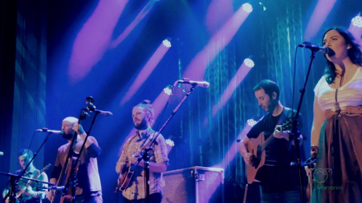 Pro-Shot Video: Yonder Mountain String Band Covers Pink Floyd