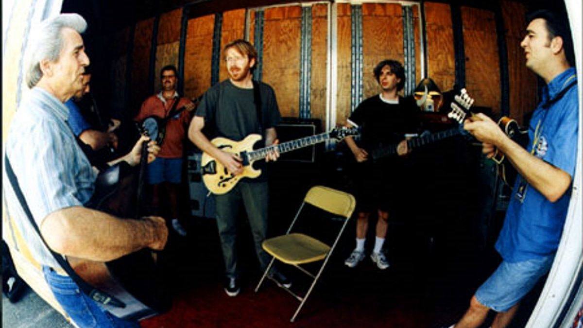 Watch Phish Share Stage With Wynonna Judd, Del McCoury, Sam Bush & More Near Nashville In 2000