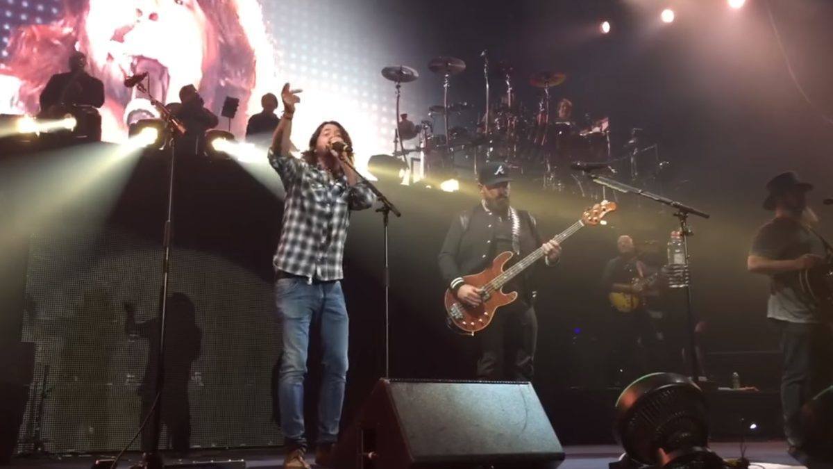 Dave Grohl Joins Zac Brown Band At The Forum