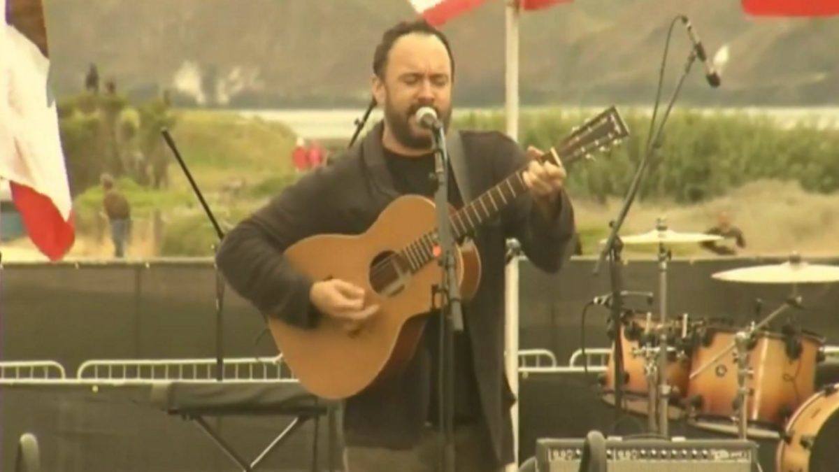 Dave Matthews Plays Rare Solo Set At Bernie Sanders Rally