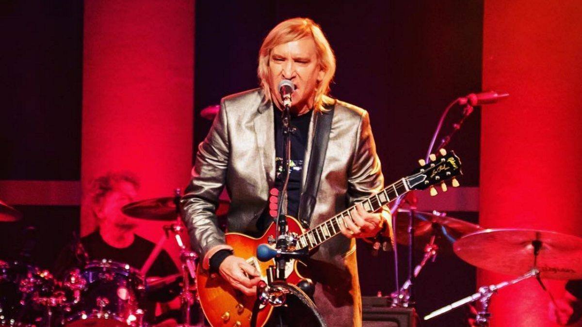Eagles Dust Off 'Walk Away' In Greensboro