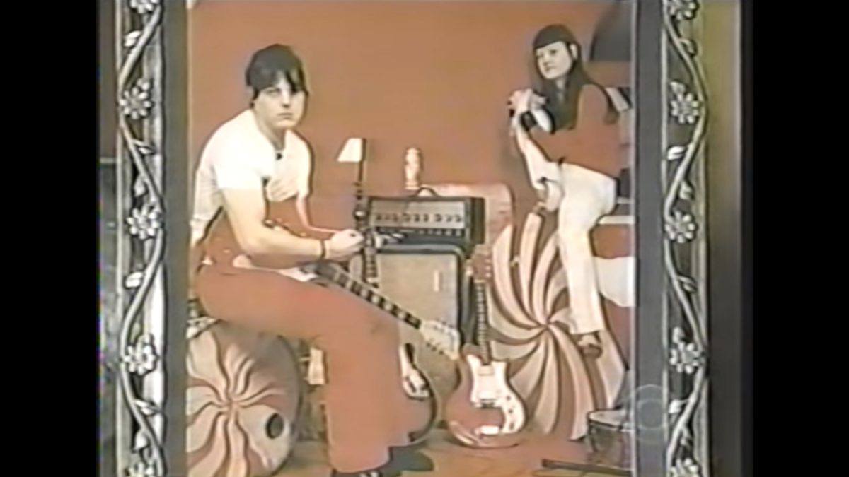 The Whites Stripes Make National TV Debut In 2001