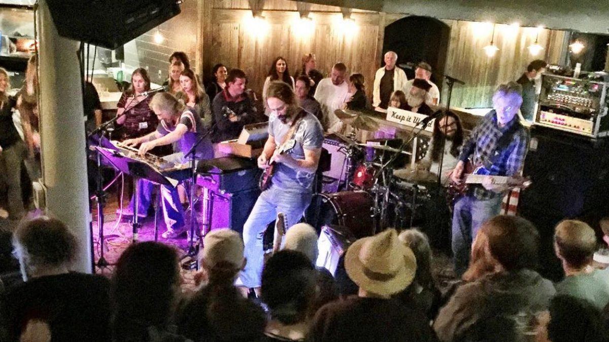 Phil Lesh Plays Terrapin Crossroads Bar With Members Of Circles Around The Sun