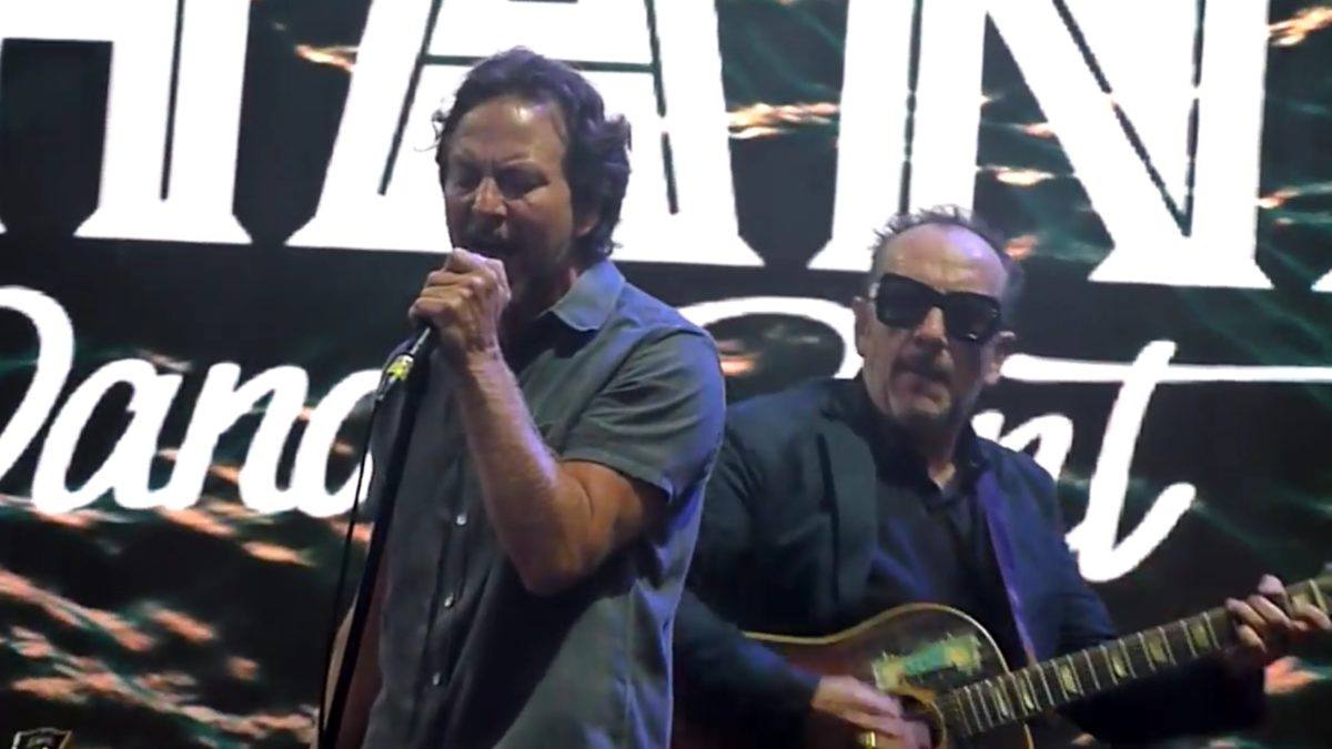 Eddie Vedder Performs With Elvis Costello, Band Of Horses & Others At Ohana Festival