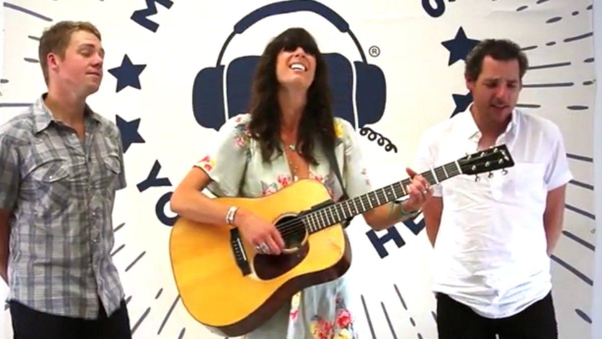 Nicki Bluhm & Infamous Stringdusters Perform For Kids Facing Cancer & Other Illnesses