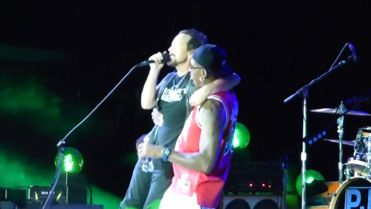 Pearl Jam Welcomes Dennis Rodman & Delivers Four 2016 Debuts At Wrigley Field