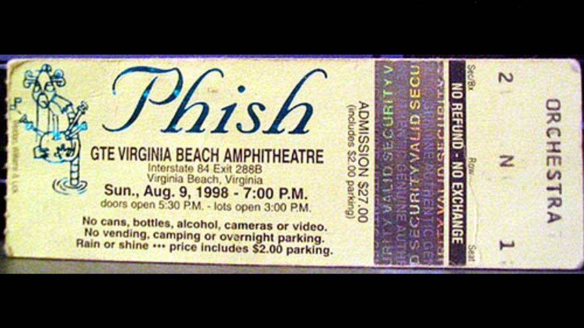 Phish Honors Jerry Garcia With 'Terrapin Station' Cover In 1998