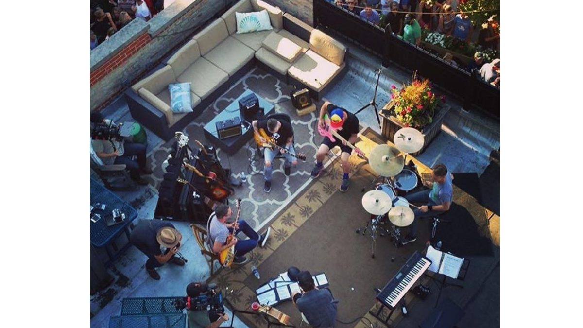 Pearl Jam Take Part In Photo & Video Shoot On Top Of Wrigleyville Bar
