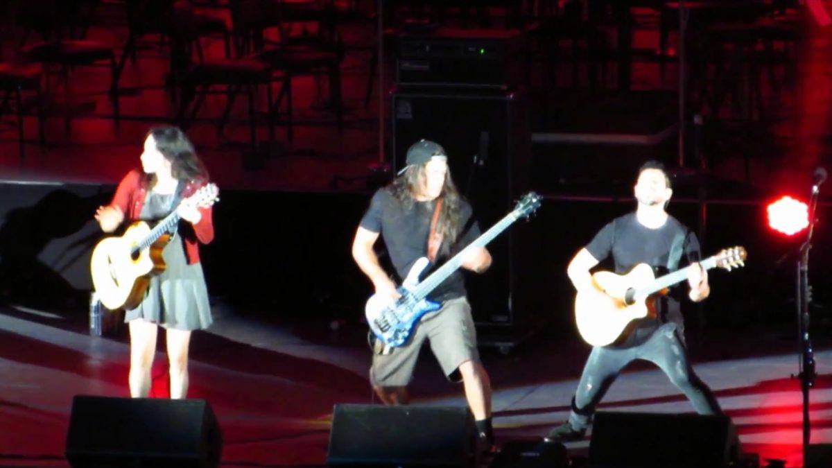 Rodrigo y Gabriela Welcomes Members Of Metallica & Megadeth At Hollywood Bowl