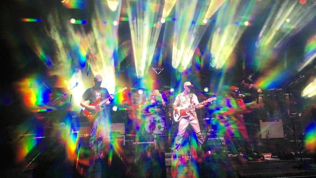 Umphrey's McGee Welcomes Corey Frye For 'Daffodils' Cover In Indianapolis