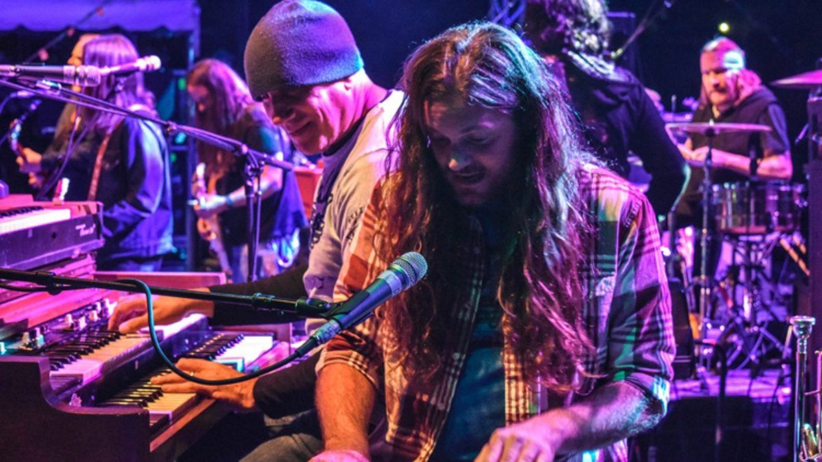 Gov't Mule Covers Allman Brothers & 'That's What Love Will Make You Do' With Members Of Blackberry Smoke