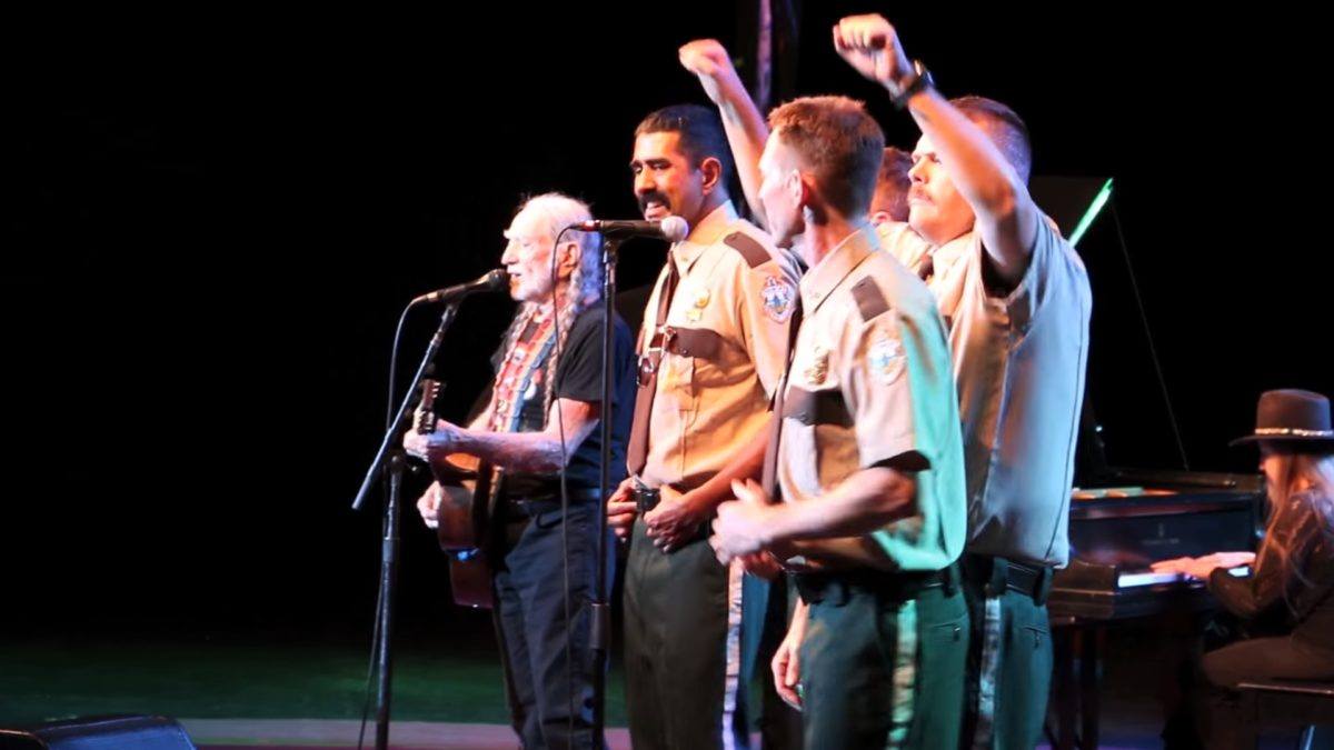 Cast Of ‘Super Troopers’ Joins Willie Nelson In Boston