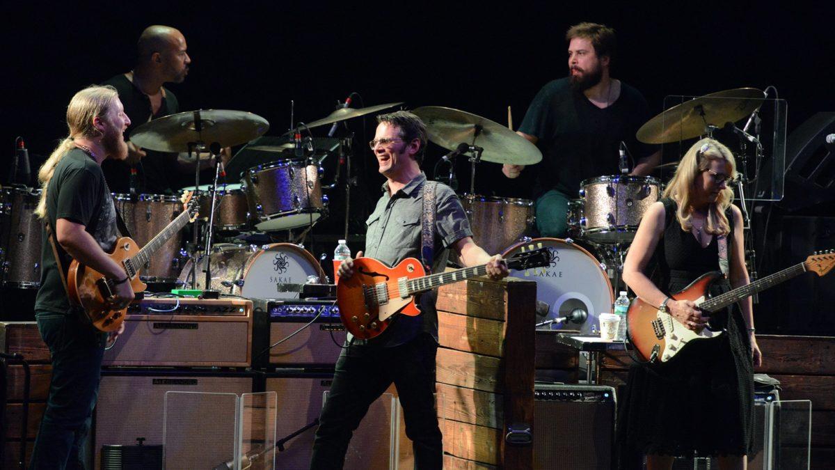 Tedeschi Trucks Band Kicks Off Boston 2017 Run With Guest Luther Dickinson