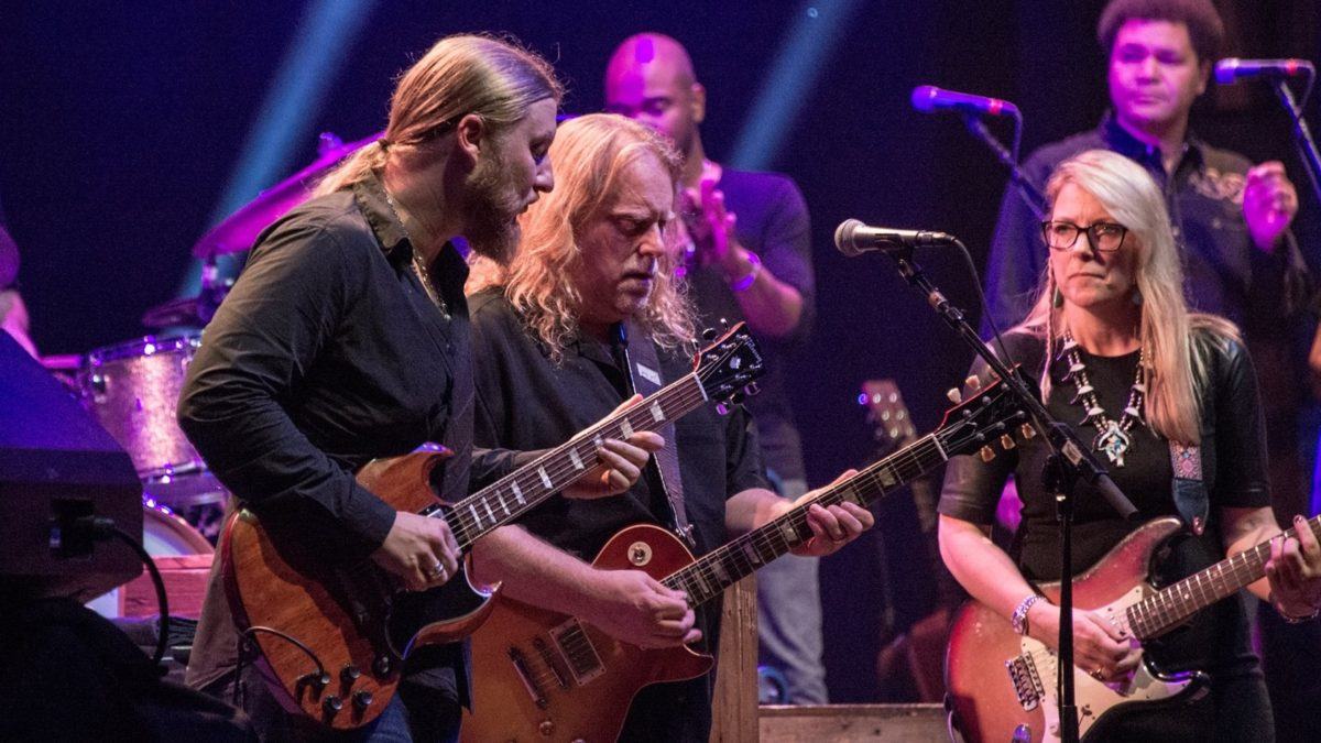 Warren Haynes Joins Tedeschi Trucks Band At Beacon Theatre