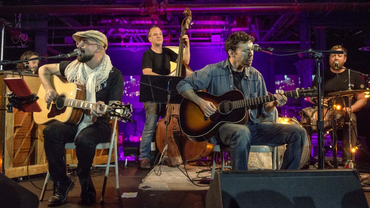 Photos & Video: Joe Russo’s Almost Dead Goes Acoustic At Brooklyn Bowl Run Opener