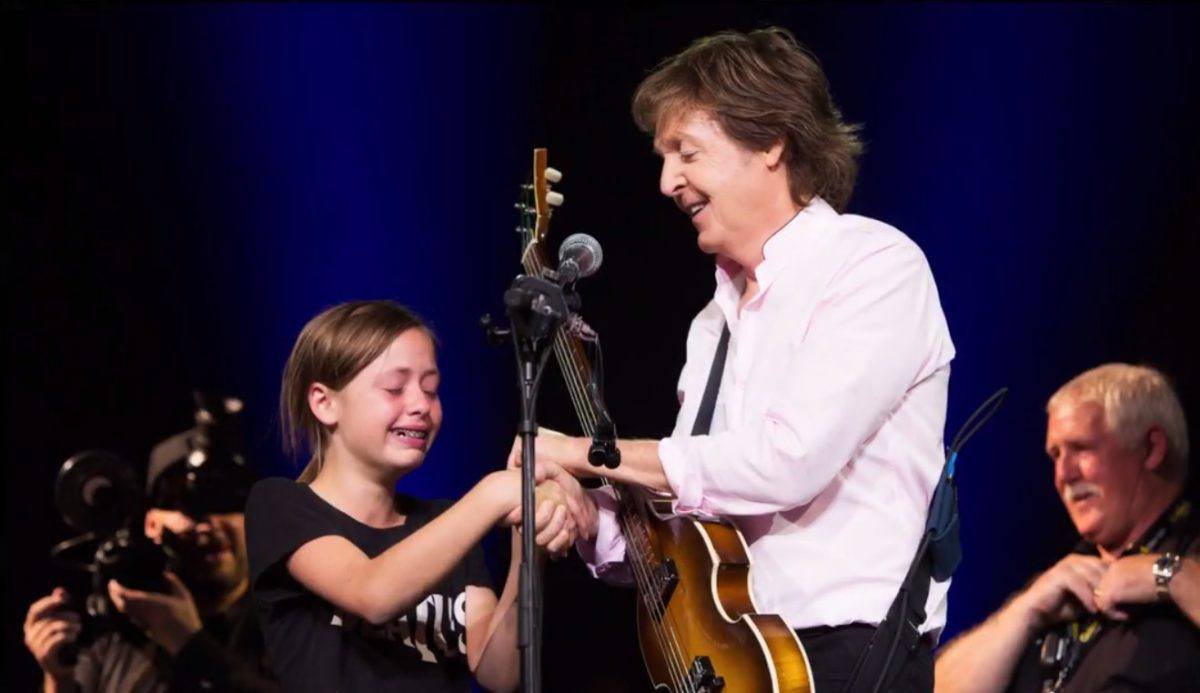 macca-hand