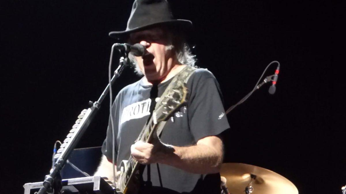 Neil Young Performs ‘Piece Of Crap’ For First Time In 15 Years