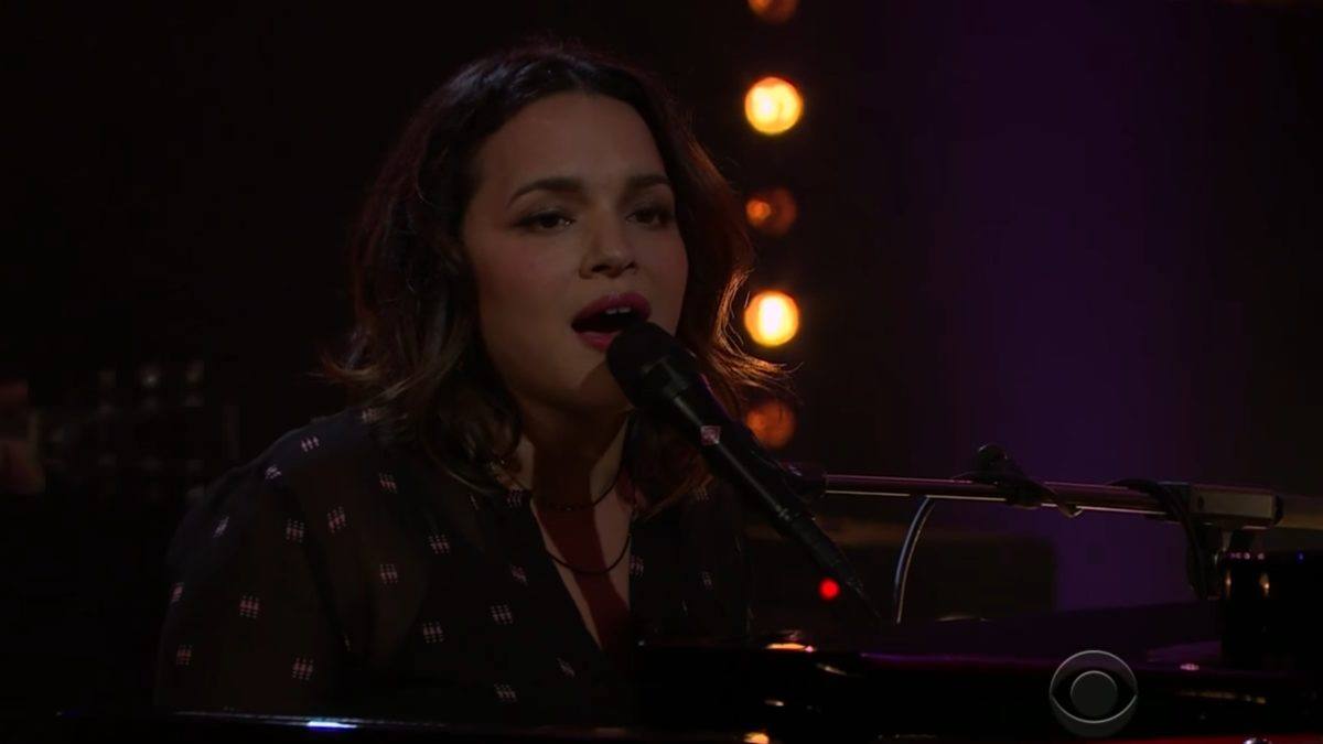 Norah Jones Covers Neil Young On ‘The Late Late Show’