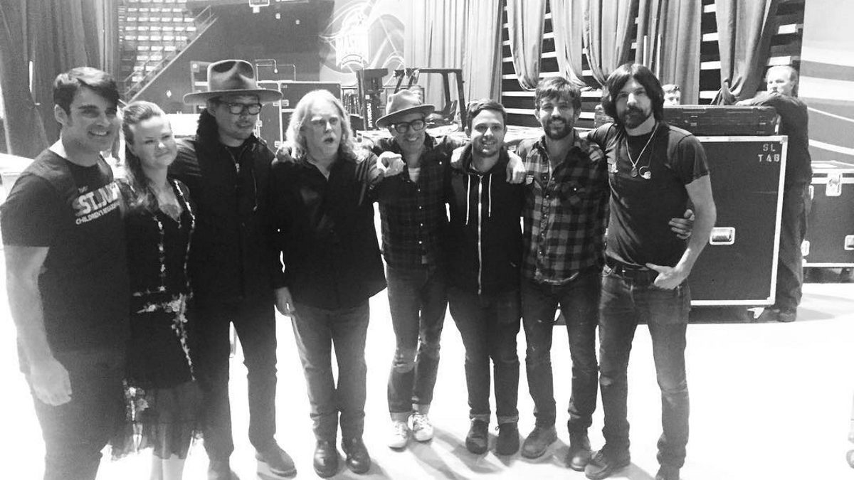 Warren Haynes & The Avett Brothers Recreate 1986 Jerry Garcia Band Show