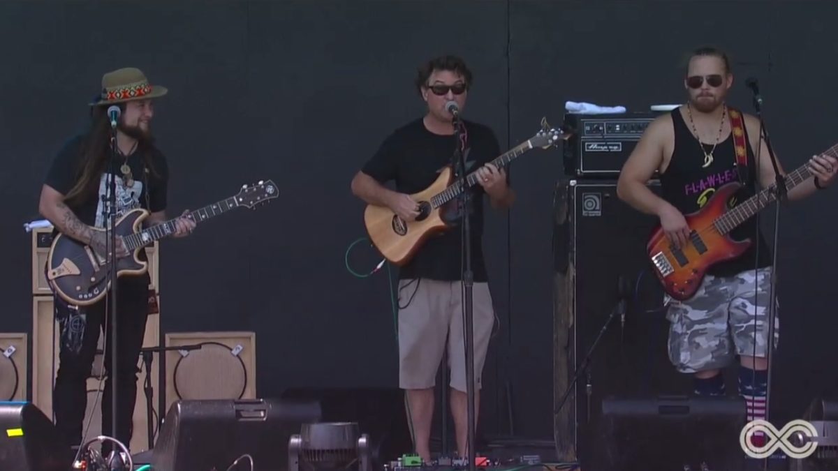 Pro-Shot Video: Keller Williams Leads Twiddle Through 'Best Feeling'