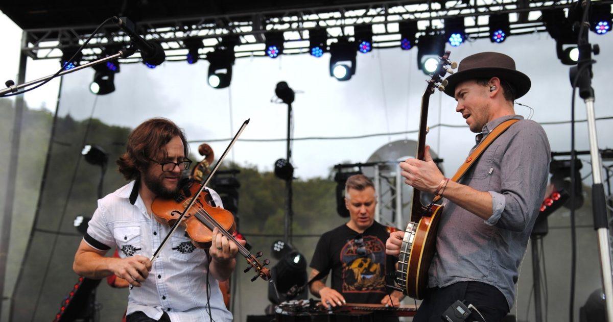 infamous-stringdusters-bruss-crop-22
