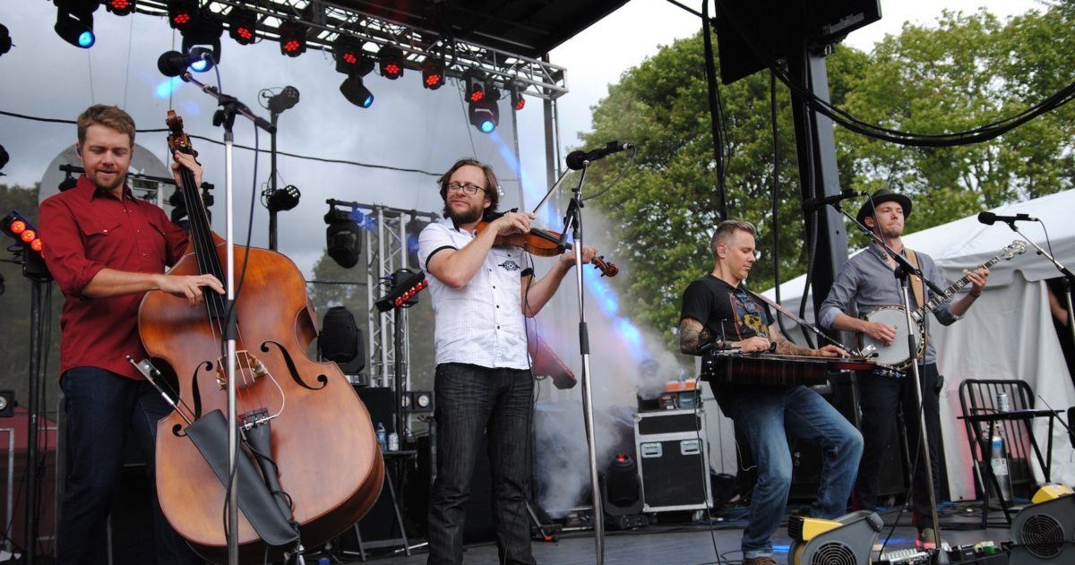 infamous-stringdusters-bruss-crop-3