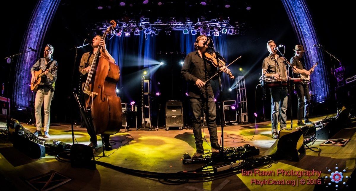 infamous-stringdusters-rawn-crop-1