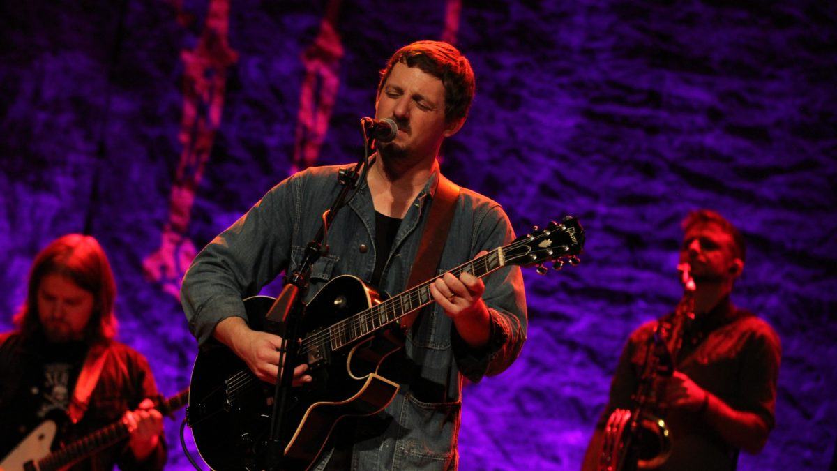 Sturgill Simpson Brings 'Sailor's Guide' Tour To Des Moines - Photos