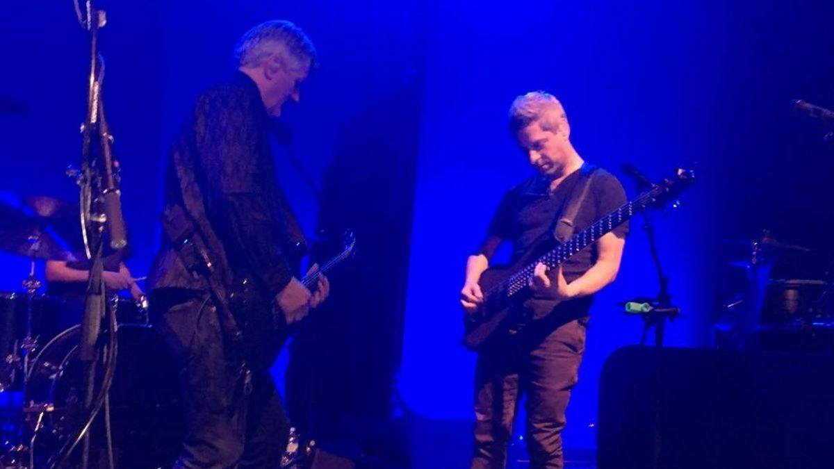 Mike Gordon Covers 'The Maker' In Chicago