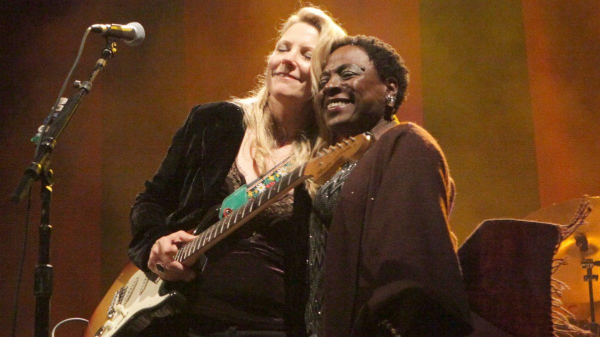 Tedeschi Trucks Band Previews Inaugural 'Wheels Of Soul Tour' On This Date In 2015