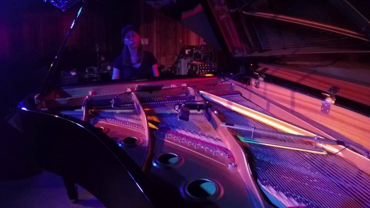 Pro-Shot Video: Holly Bowling Interprets Grateful Dead 'Beautiful Jam' At Terrapin Crossroads