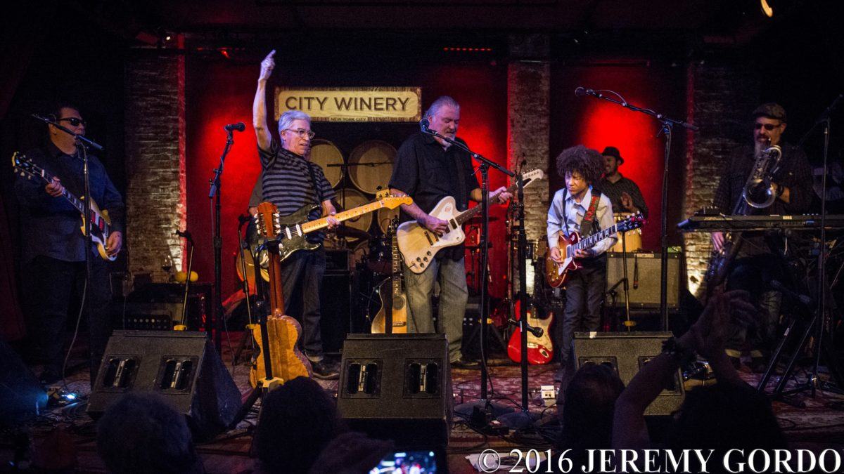 Los Lobos Welcomes Brandon 'Taz' Niederauer At City Winery