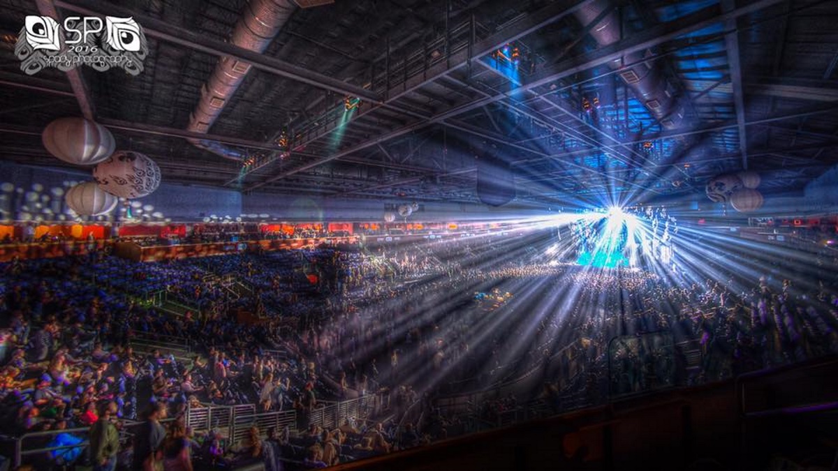 The String Cheese Incident Debut Talking Heads Cover & Jam With Floozies Duo In Broomfield