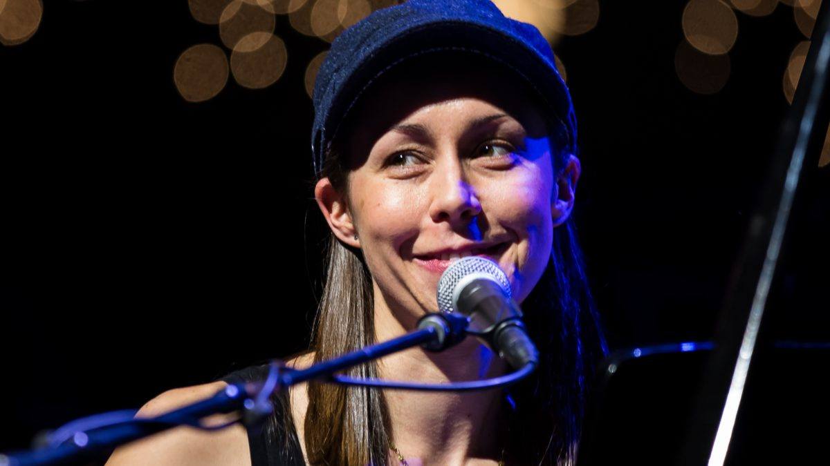 Holly Bowling Announces 2017 Fall Tour & Shares 'Music Nerdery' Video