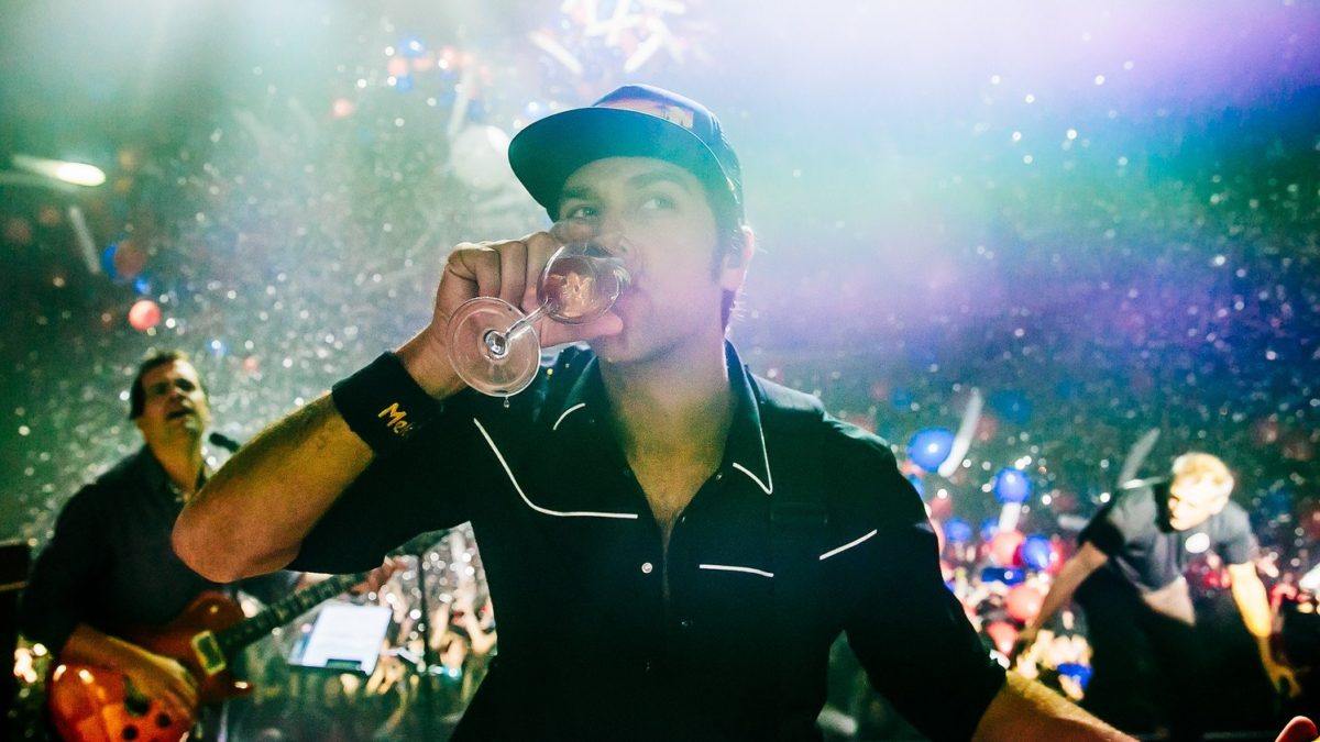 Guests, Bust Outs, New Covers & Debuts: Umphrey’s McGee Rings In 2017 In Chicago