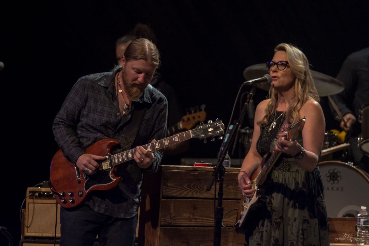 Tedeschi Trucks Band Mobile Stancil