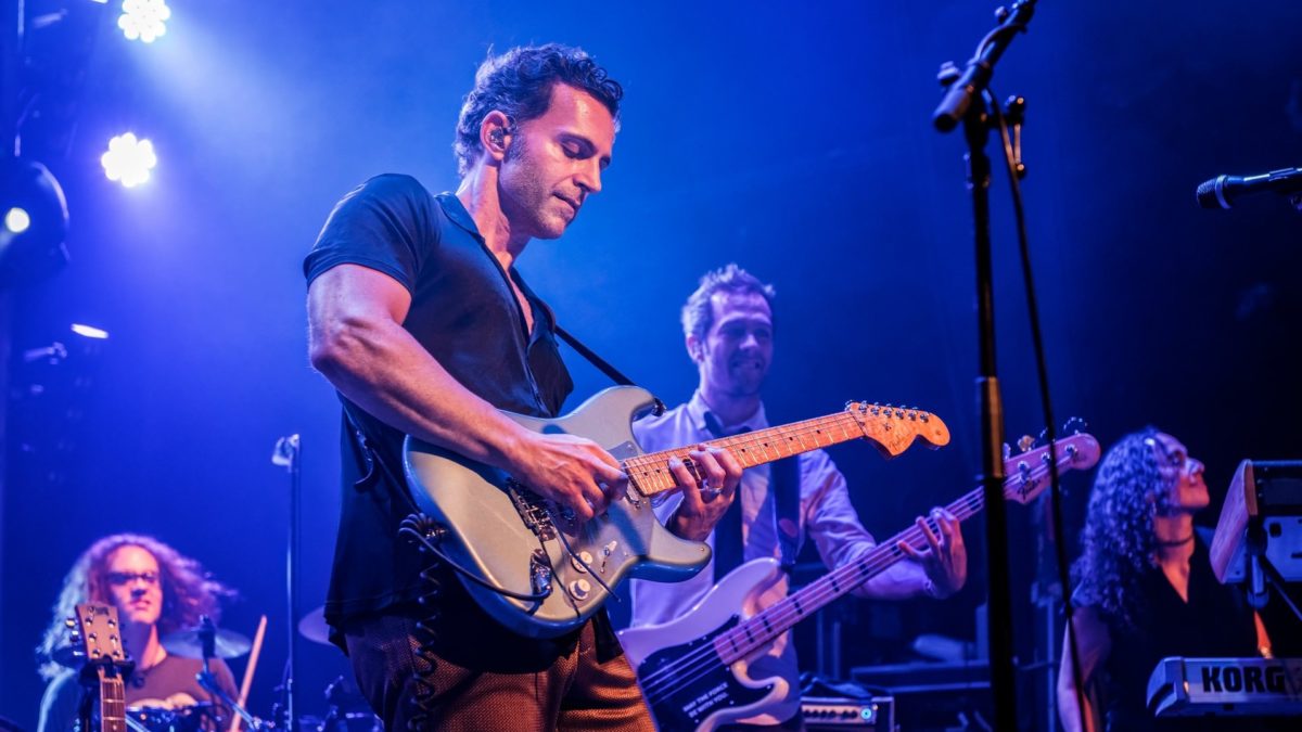 Dweezil Zappa To Perform With The Roots On 'The Tonight Show Starring Jimmy Fallon'