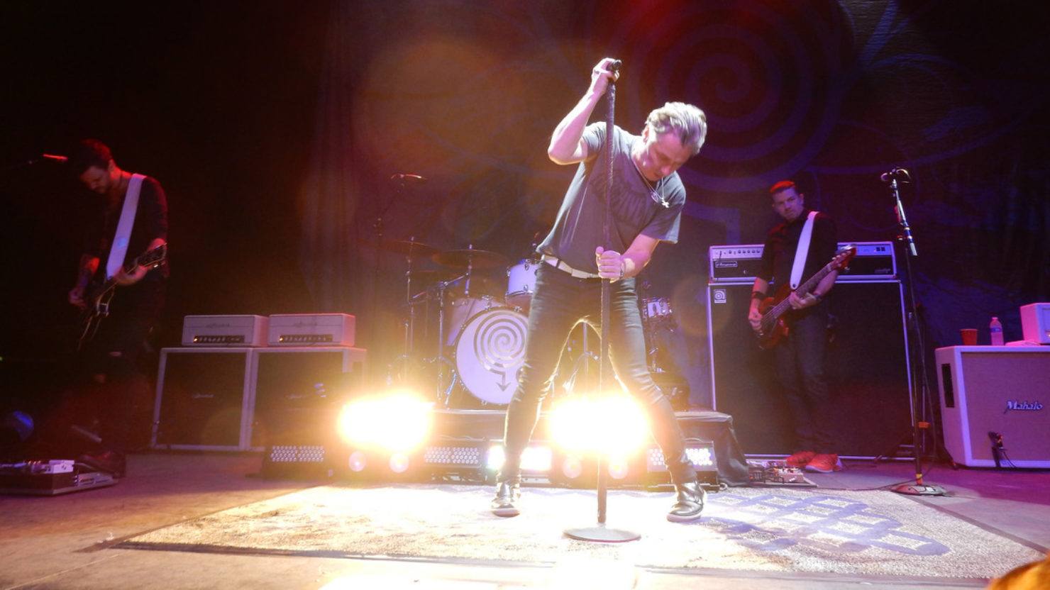 img-blur-shadow