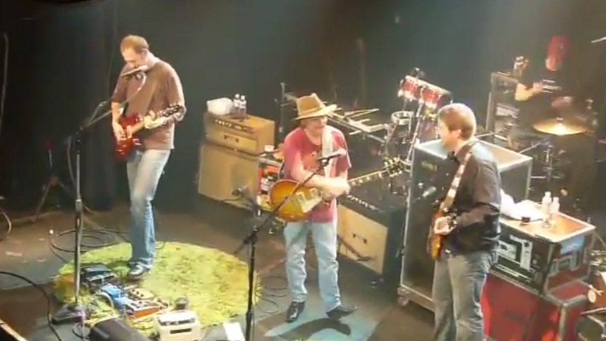 moe. Welcomes Mike Gordon, Dickey Betts & More On This Date In 2003