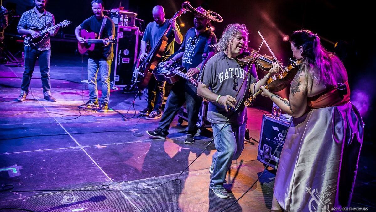 Pro-Shot: Anders Beck & Tim Carbone Guest With Yonder Mountain String Band At Strings & Sol 2016